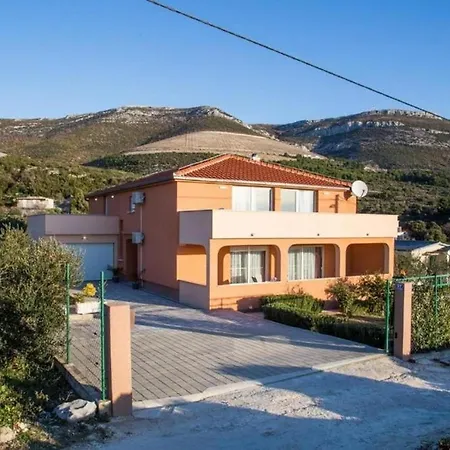 Jelena וילה Kaštel Novi