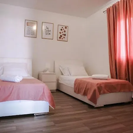 Jelena * Kaštel Novi